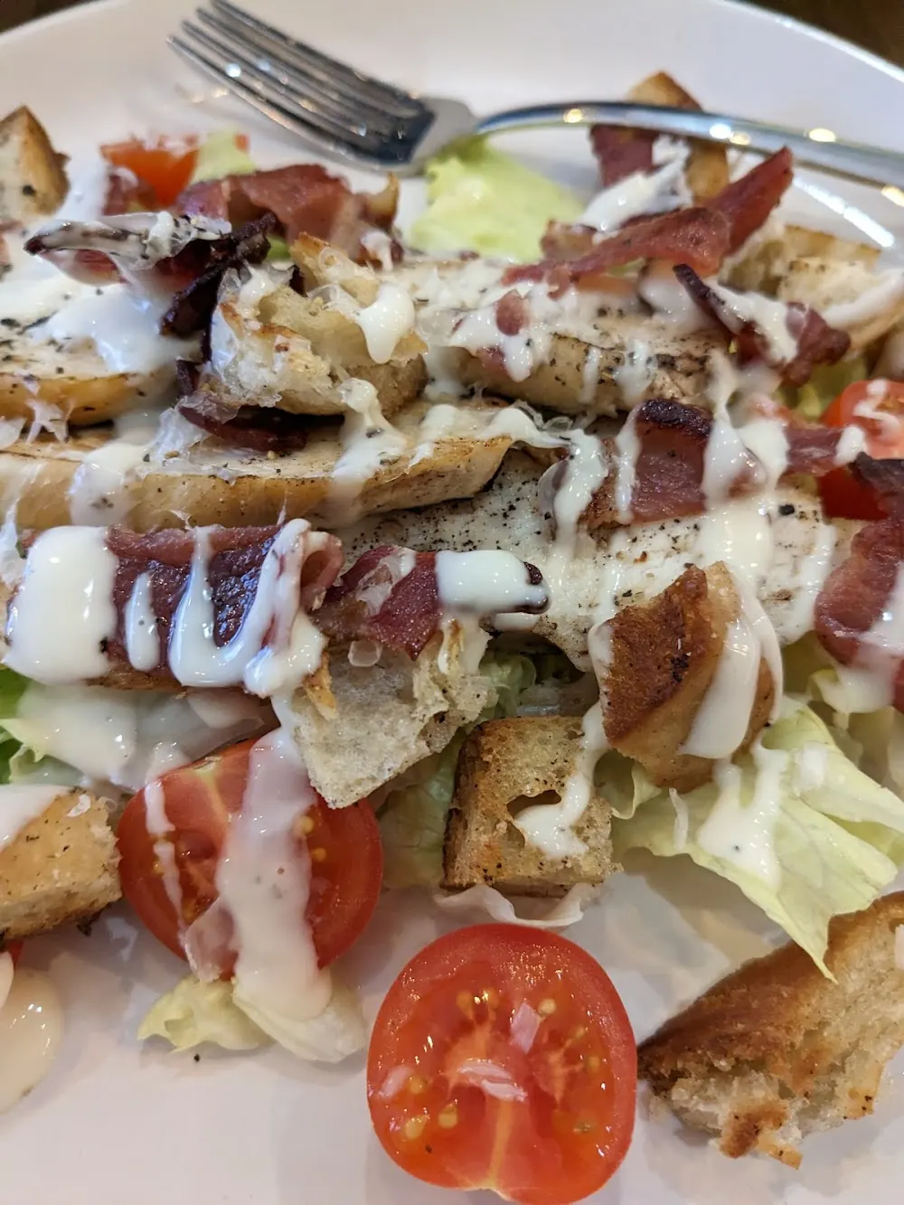 Gyros platter with salad and sauce