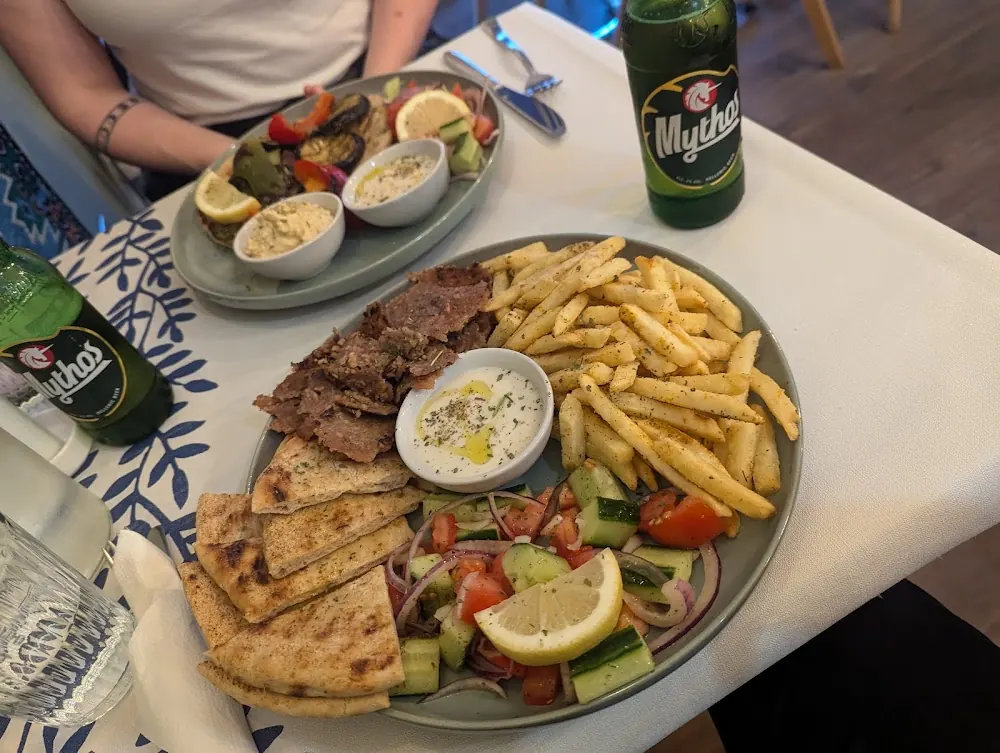 Grill plate with chips and dips